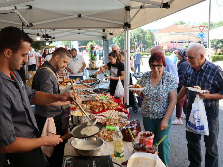 Ардино се потопи в "Магията на българската храна"