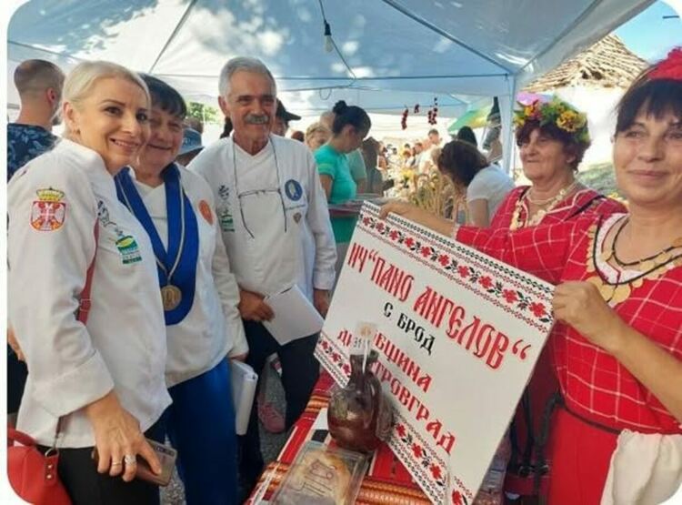 Бродски майсторки очароваха журито на Международен фестивал в Сърбия