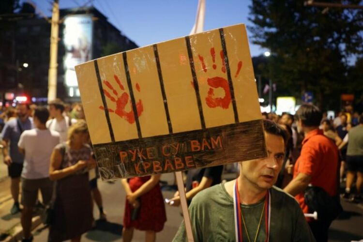 Протестите в Сърбия срещу управлението на Александър Вучич не спират. В сряда вечерта се проведоха за пореден път в редица градове в страната, стигна се и до сблъсъци