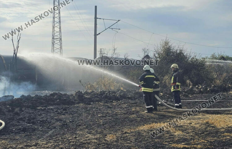 Товарен влак с цистерни с гориво се възпламени край Пясъчево