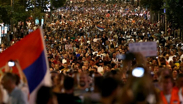 Белград и Нови Сад се тресат от протести