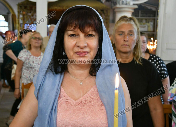 Църквата „Успение на Пресвета Богородица“ се препълни за празника на Божията майка 