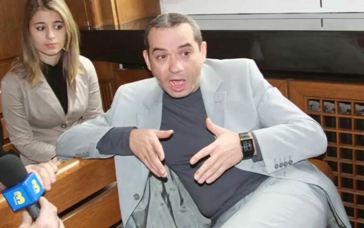 Петьо Петров в съда през 2010 г. по времето на делото срещу Цонев, Сантиров и Попов, когато още беше следовател, а не издирван адвокат, сочен за лидер на кръга за влияние в съдебната система „Осемте джуджета“.