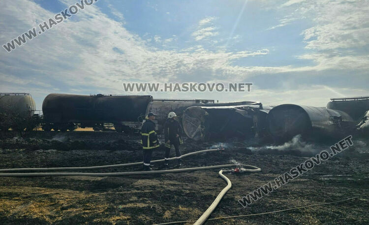 Товарен влак с цистерни с гориво се възпламени край Пясъчево