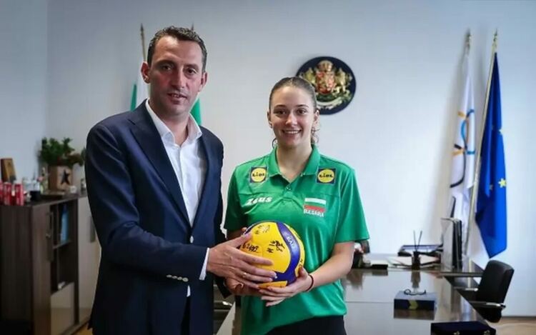 Иван Пешев успя да финализира две програми за 2024 г. с близо 8 месеца закъснение