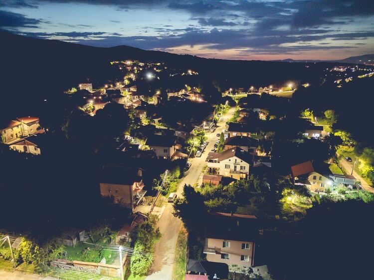 В част от кварталите и населените места в Перник започна подмяна на уличното осветление