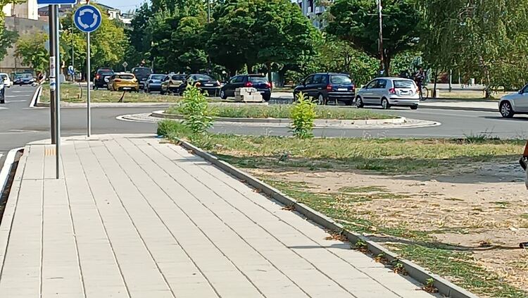 Кърджали е напълно парализиран, опашката  от автомобили за „Възрожденци“ достигна до…църквата „Свети Георги“в центъра