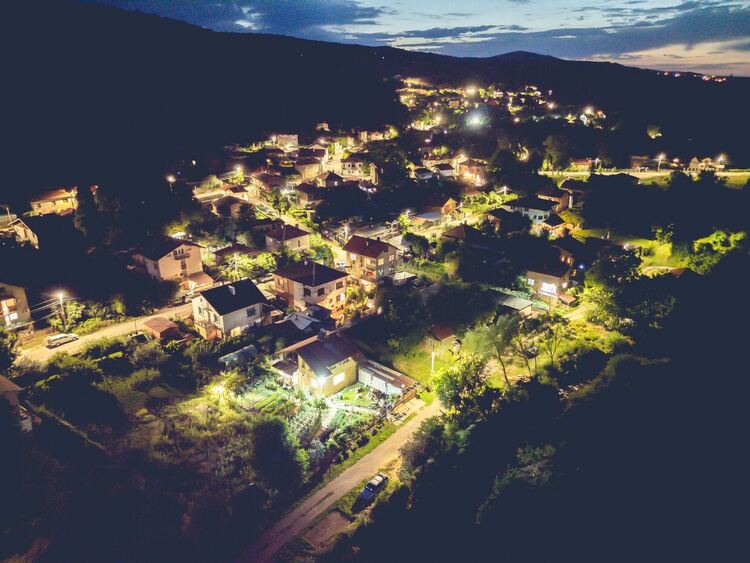 В част от кварталите и населените места в Перник започна подмяна на уличното осветление