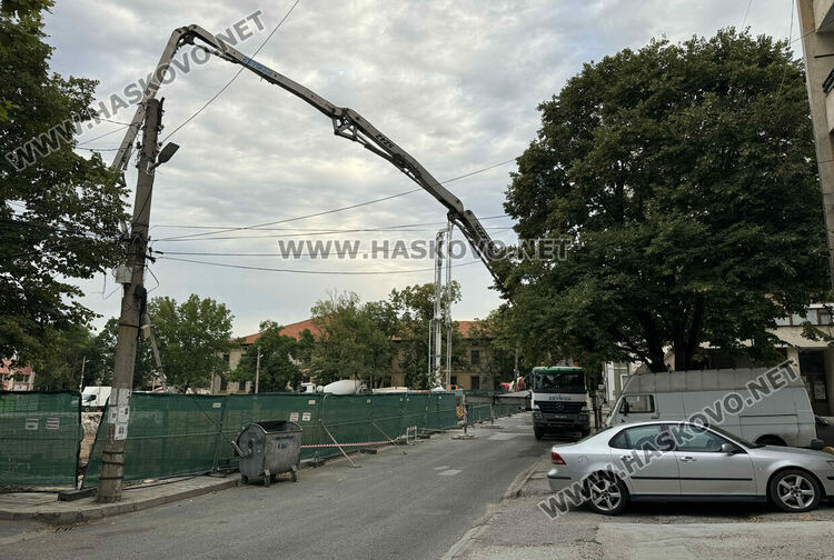 Водачи се жалваха от блокиран достъп до жилища и офиси в района на Жандармерията