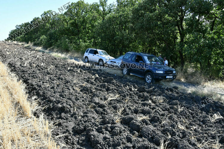 Голям пожар южно от Въгларово, огънят настъпва към селото, вятърът е почти 40 км в час
