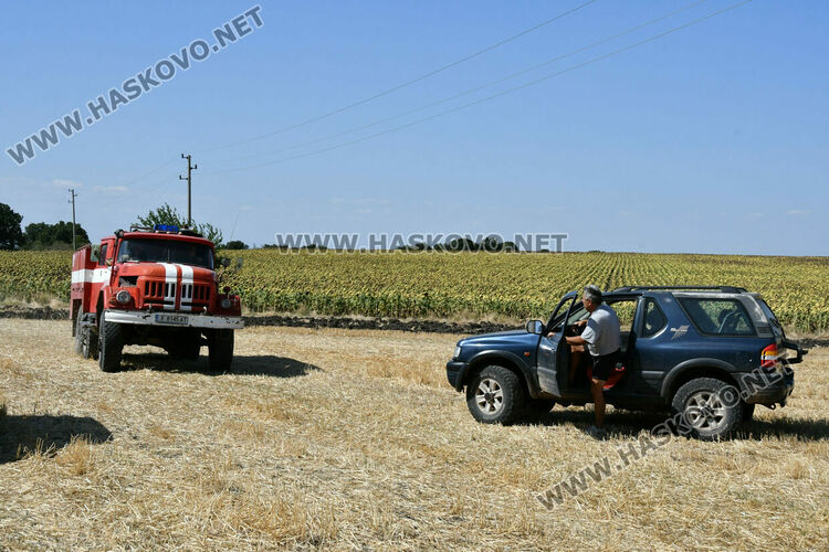 Голям пожар южно от Въгларово, огънят настъпва към селото, вятърът е почти 40 км в час