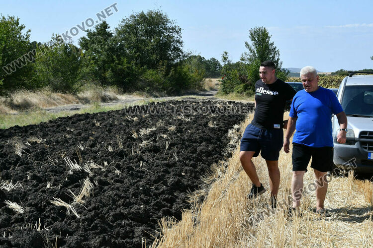 Голям пожар южно от Въгларово, огънят настъпва към селото, вятърът е почти 40 км в час