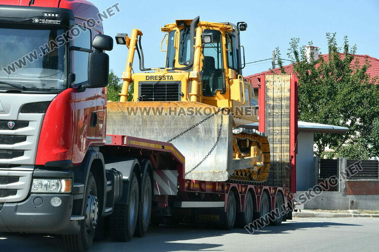 Голям пожар южно от Въгларово, огънят настъпва към селото, вятърът е почти 40 км в час