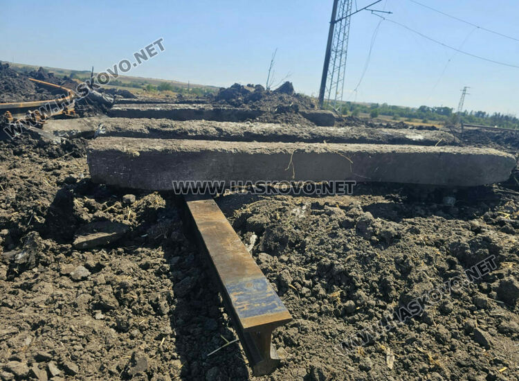 Изтеглиха дерайлиралите цистерни от линията, 60 метра релси са унищожени