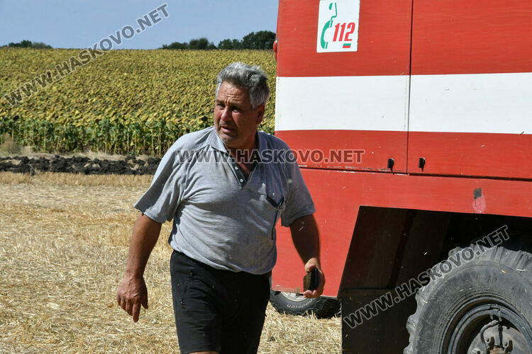 Голям пожар южно от Въгларово, огънят настъпва към селото, вятърът е почти 40 км в час