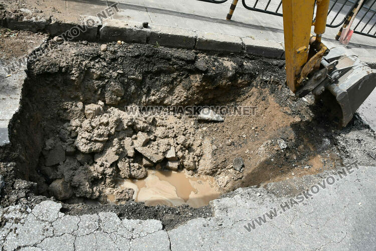 Кварталите „Куба“ и „Дружба 1“ в Хасково са без вода заради авария в главен водопровод