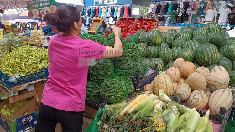 Кърджалийци се отказват от домашните си кисели краставички,корнишоните на пазара не вървят