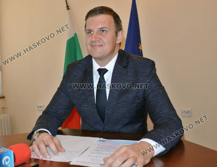 Имуществени декларации: Кметът Дечев и съпругата му със 105 000 лева спестявания