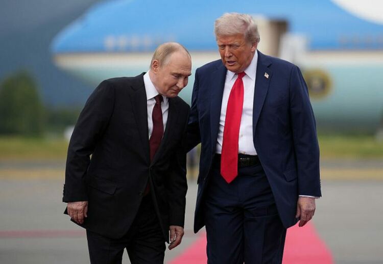 Топлото посрещане, което Тръмп устрои на Путин в Аляска