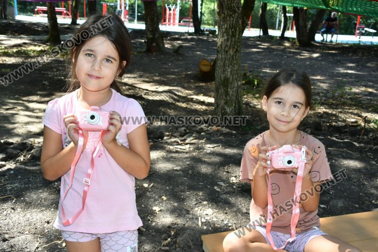 Предимно облачно и дъждовно във вторник