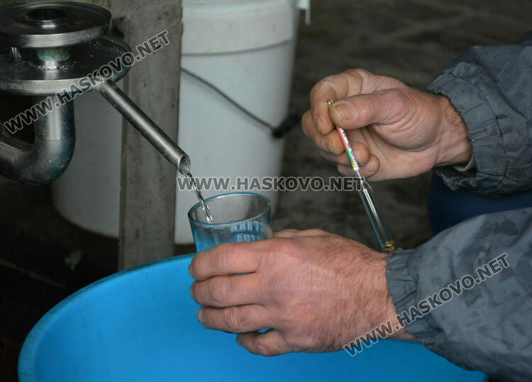 Семейство осъди КОНПИ след запори за отнети 370 литра домашна ракия и онкоболести 