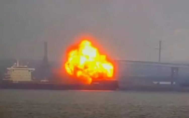 Кораб се взриви в Балтимор