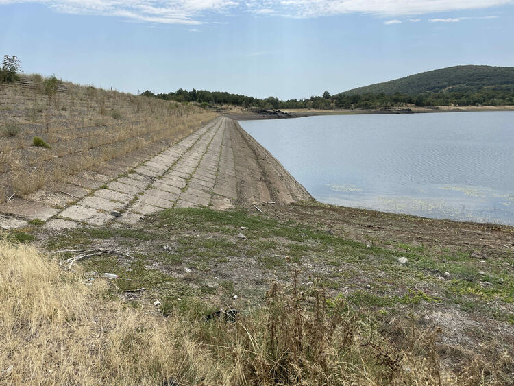 Жители на Въгларово се жалват от безводие, нивото на река Хасковска в селото е критично ниско