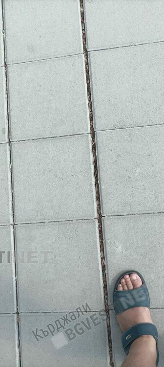 Кърджалийци сигнализират за некачествено поставени тротоарни плочки, появяват се големи фуги