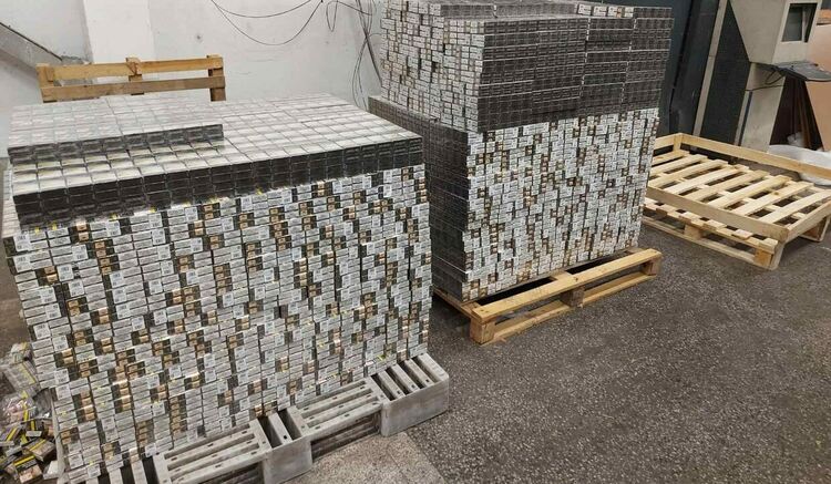 245 000 къса контрабандни цигари спряха на Капитан Андреево 