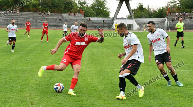 ОФК „Хасково“ се справи с „розите“ за първа победа през сезона