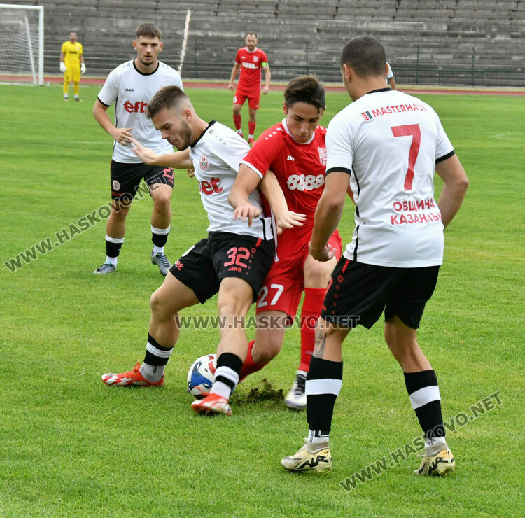 ОФК „Хасково“ се справи с „розите“ за първа победа през сезона