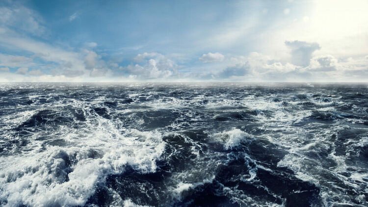 Яхта се обърна край Бургас