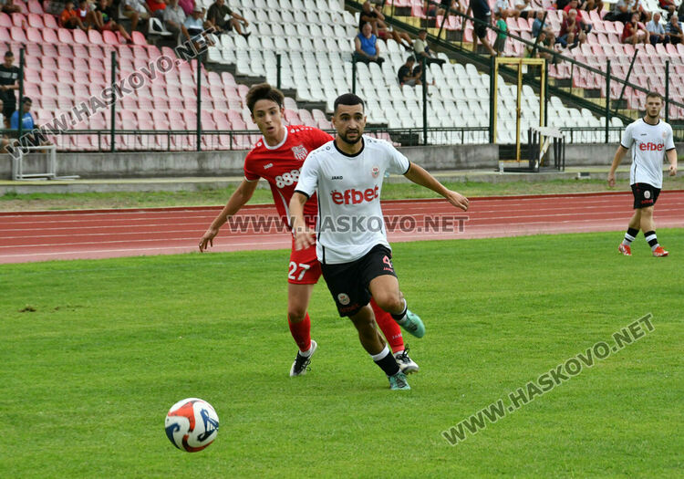 ОФК „Хасково“ се справи с „розите“ за първа победа през сезона