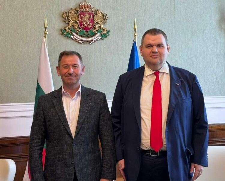 Кметът на Мадан се похвали, че лично Делян Пеевски подкрепил бъдещето на града с 27 проекта