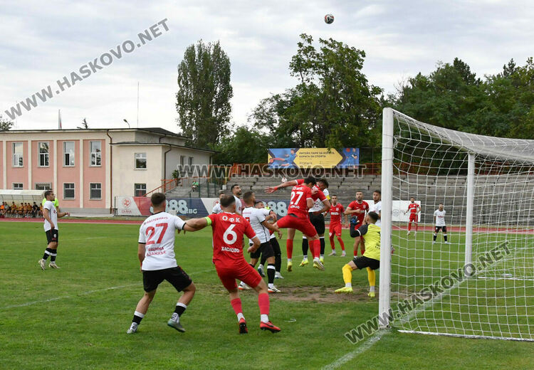 ОФК „Хасково“ се справи с „розите“ за първа победа през сезона