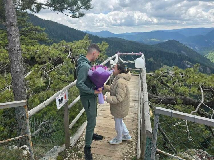 снимка/ Вълчи камък