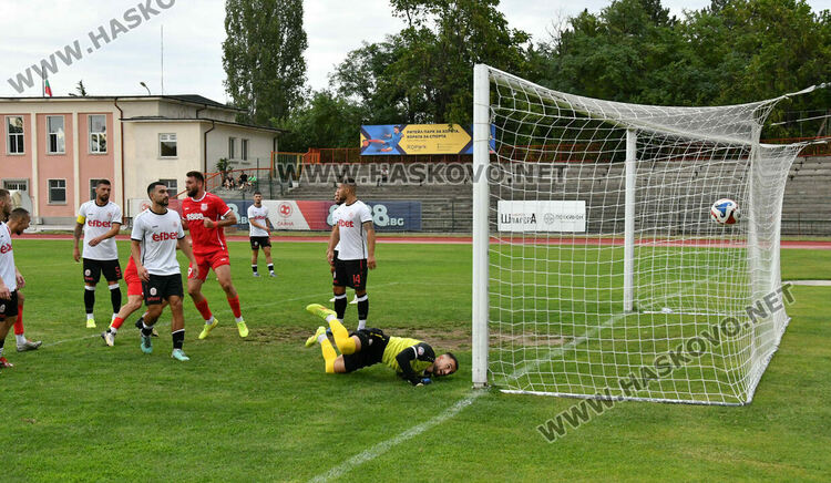 ОФК „Хасково“ се справи с „розите“ за първа победа през сезона