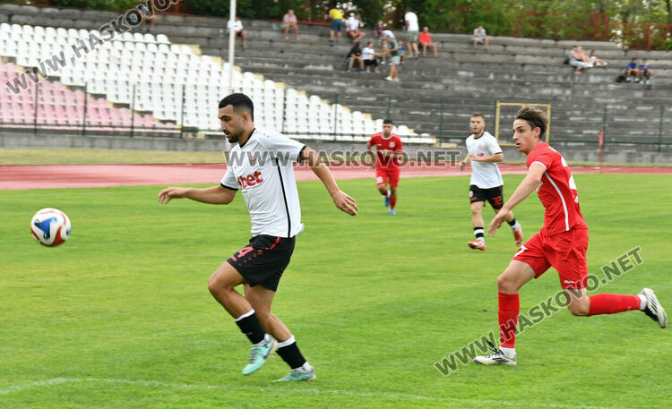 ОФК „Хасково“ се справи с „розите“ за първа победа през сезона
