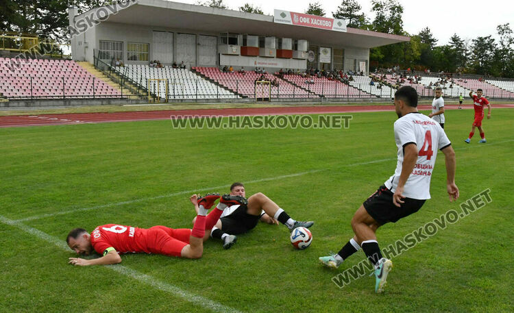 ОФК „Хасково“ се справи с „розите“ за първа победа през сезона