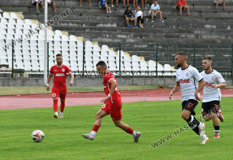 ОФК „Хасково“ се справи с „розите“ за първа победа през сезона