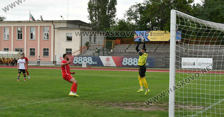 ОФК „Хасково“ се справи с „розите“ за първа победа през сезона