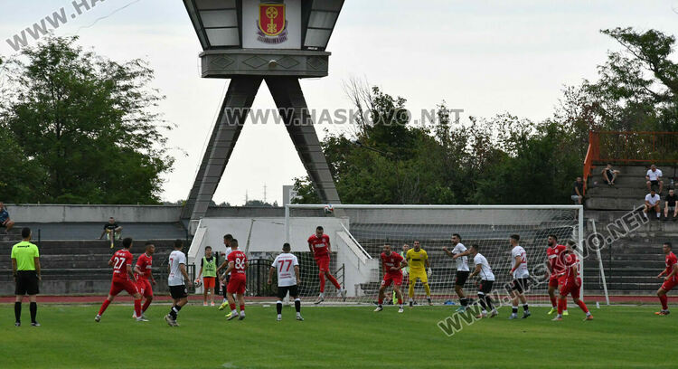 ОФК „Хасково“ се справи с „розите“ за първа победа през сезона