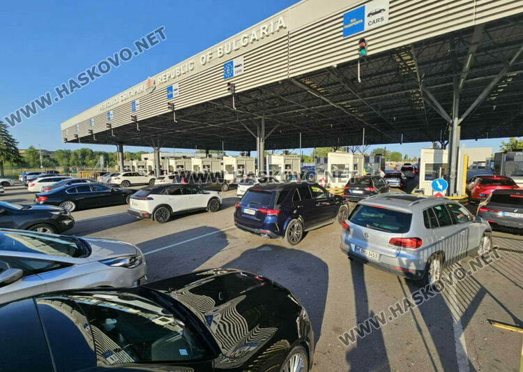 Около 300 коли минават на час от Туция в България през ГКПП „Капитан Андреево“