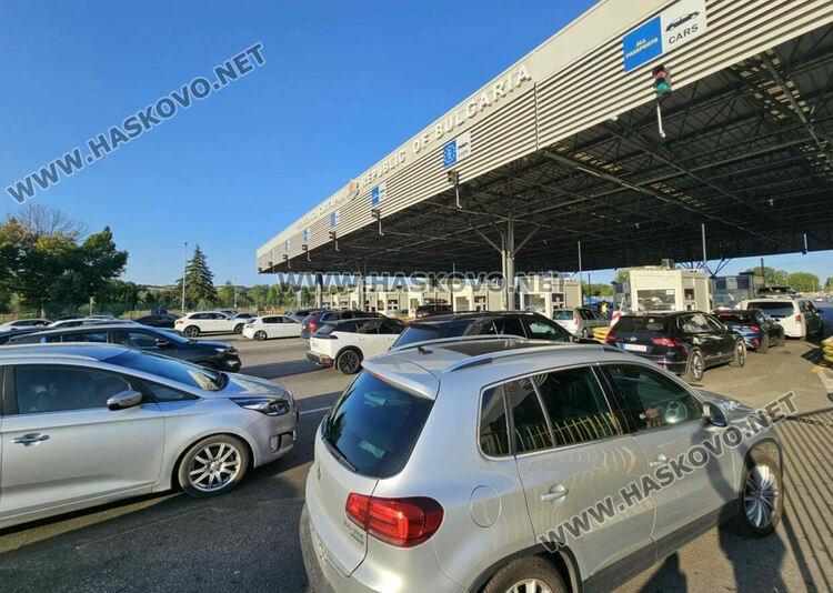 Около 300 коли минават на час от Туция в България през ГКПП „Капитан Андреево“