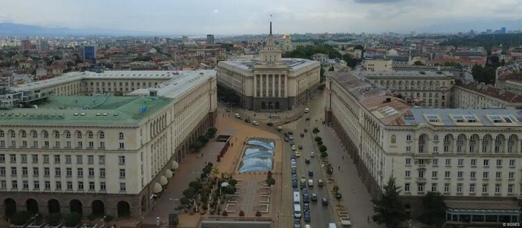 Входът във властта гарантира в България престиж, влияние и охолен живот