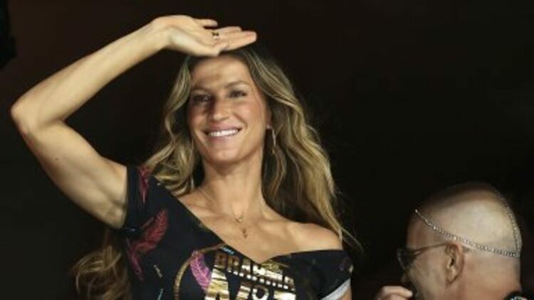 В серия от кадри Жизел Бюндхен показа живота си, бебето и любимия си