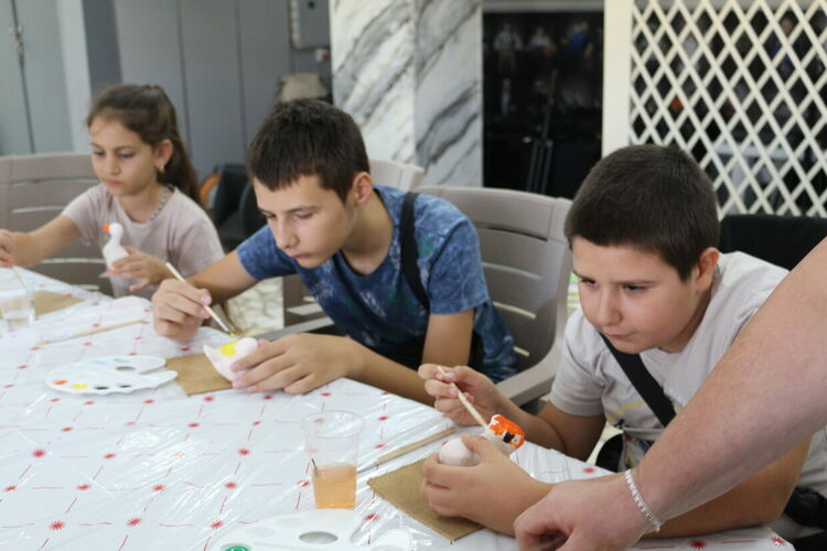 Детска работилница по грънчарство зарадва малки и големи