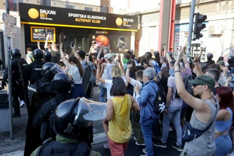 Кадър от протестите в Белград