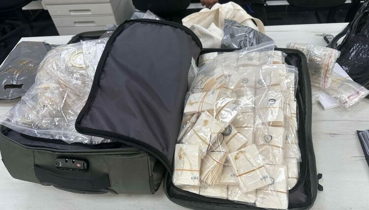 Откриха злато и сребро за над 300 000 лв. в кола и автобус