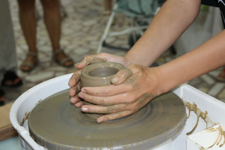 Детска работилница по грънчарство зарадва малки и големи